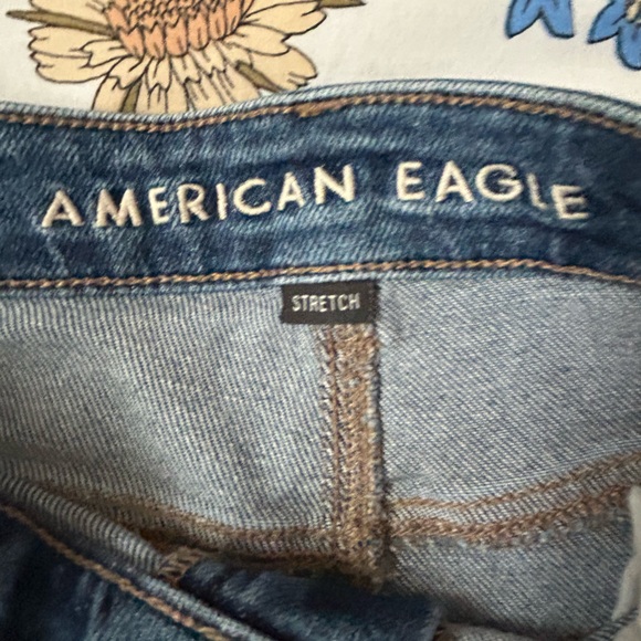 American eagle medium blue, slightly distressed  mom jeans - size 10 - Picture 2 of 5